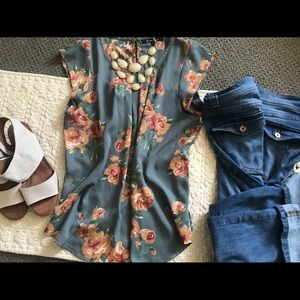 Short sleeve Floral Top (Stitch Fix)